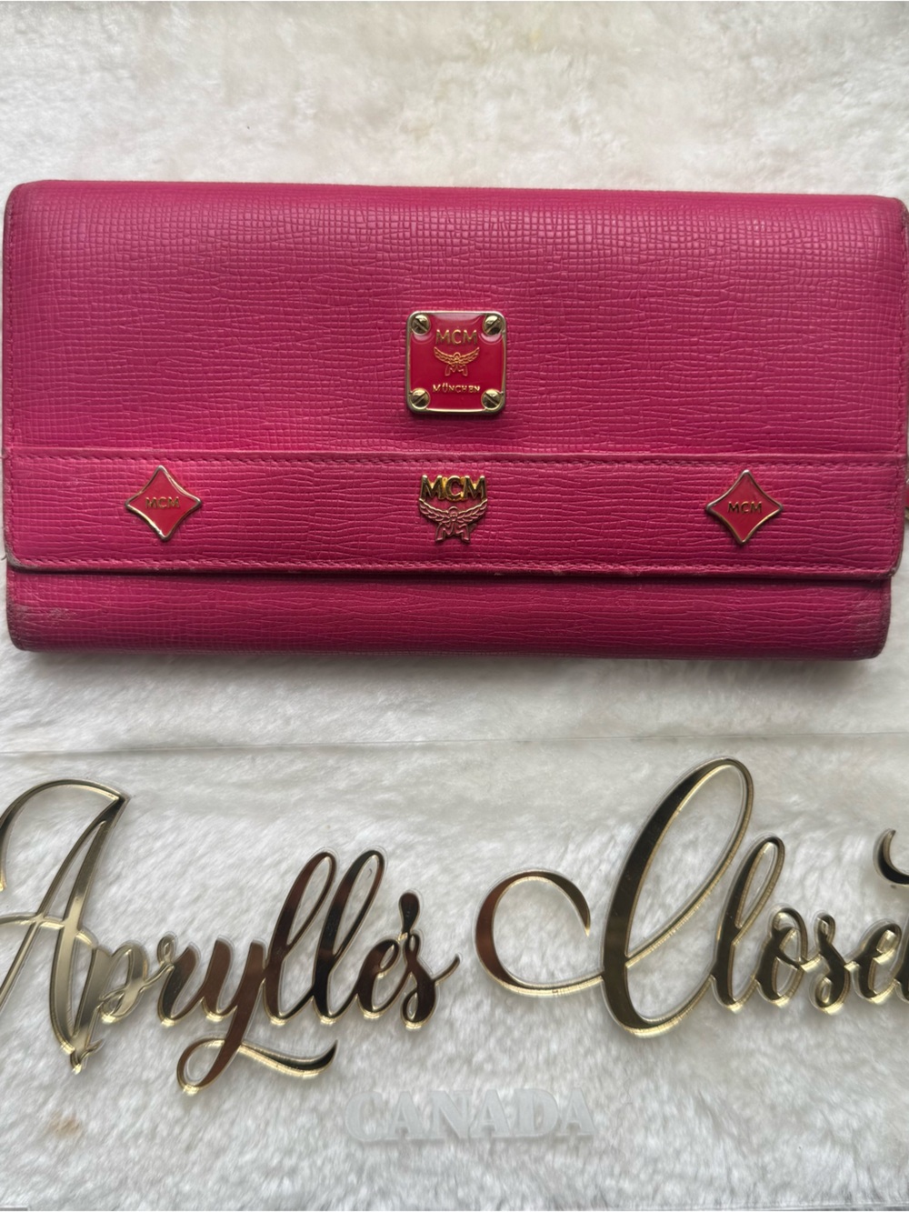 🩷 MCM Fuchsia Leather Continental Wallet with Gold Hardware